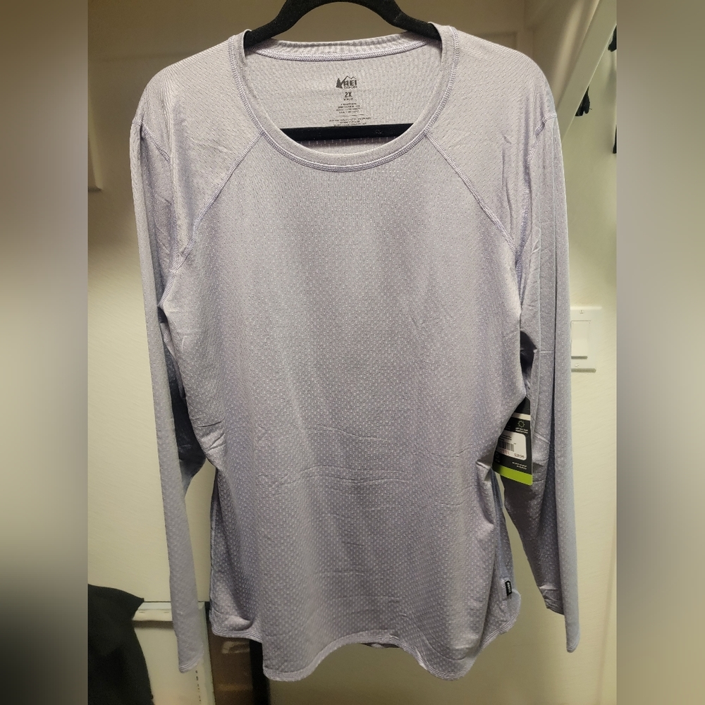 Light weight uv protection crewneck